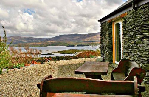Templenoe Casa | Charming Two Bedroom Cottage with Magnificent Sea Views. 10 minutes from Kenmare