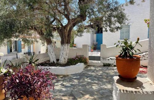 Korissia Casa | Charming two bedroom fisherman's house on Kea