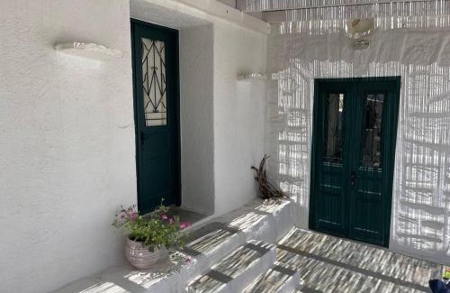 Korissia Casa | Charming two bedroom fisherman's house on Kea