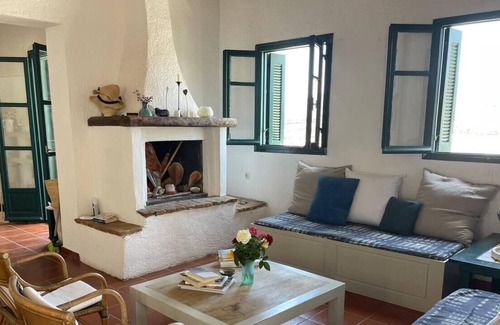 Korissia Casa | Charming two bedroom fisherman's house on Kea
