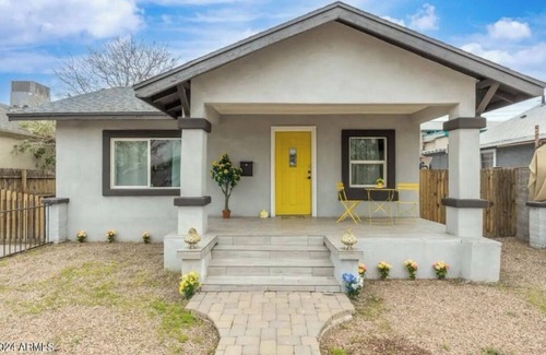 Governmental Mall Casa | 🏡 Charming Two-Bedroom Oasis in Downtown Phoenix! 🌞
