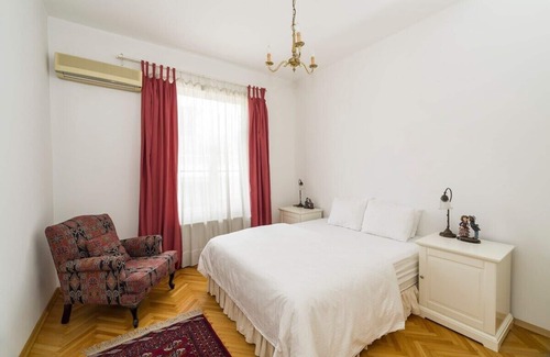 Cihangir Apartamento | Historic 2BD Beautiful High Ceiling Home! #38
