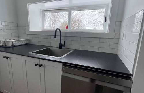 Saint-Chrysostome Chalet De Esquí | Charming two story retreat situated in the beautiful Haut St-Laurent.