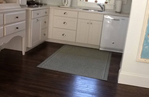Brewster Cabaña | Charming two-storey shingled Cape Cod cottage, off Cape Cod Bay. With priv pond.