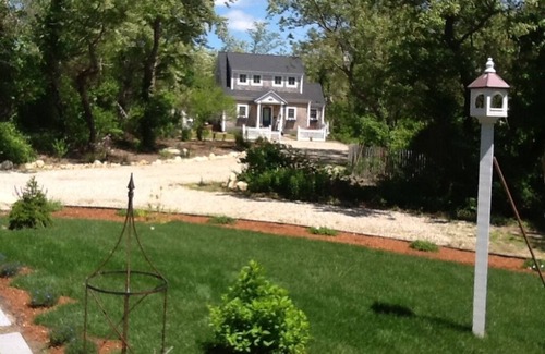 Brewster Cabaña | Charming two-storey shingled Cape Cod cottage, off Cape Cod Bay. With priv pond.