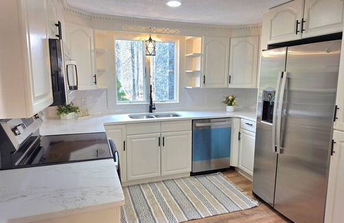 Wilbraham Casa | Charming updated 4-bedroom house with AC, WiFi in quaint, quiet Wilbraham