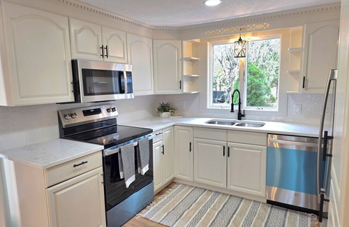 Wilbraham Casa | Charming updated 4-bedroom house with AC, WiFi in quaint, quiet Wilbraham