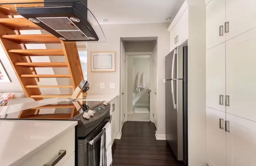 Grey Highlands Cabina | Charming updated A-frame home nestled in the woods adjacent to Kimberley Creek.