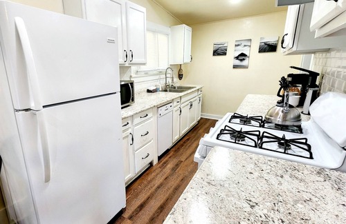 Gulfport Cabaña | Charming Updated Cottage Near Beach | Dog-friendly