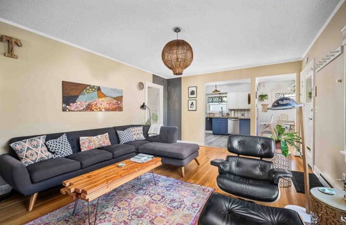 Sunnyside Casa | Charming Updated Inner Southeast Portland Home, Pet Friendly, Fenced Backyard, Close to Everything