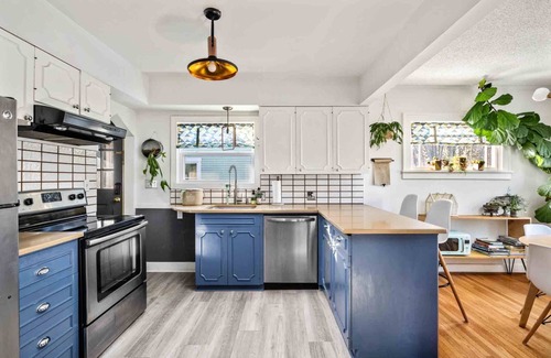 Sunnyside Casa | Charming Updated Inner Southeast Portland Home, Pet Friendly, Fenced Backyard, Close to Everything