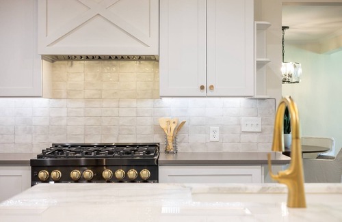 Crieve Hall Casa | Charming updated Mid-century beauty 15 min. between both Nashville & Brentwood