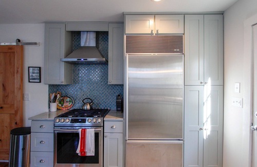 Isle of Palms Casa | Charming updated 2 Bedroom Beach Cottage. Walk to the Beach! Pet Friendly