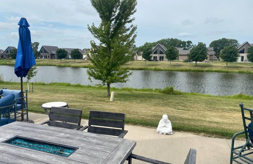 Arnolds Park Casa | Charming upscale vacation cottage on the pond in the Bridges Bay Resort property