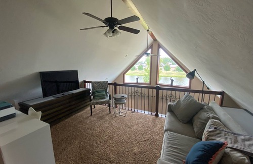 Arnolds Park Casa | Charming upscale vacation cottage on the pond in the Bridges Bay Resort property