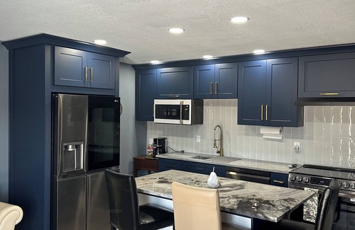 Kyle Casa | Charming Upstairs 2-bedroom townhome W/side entrance & Balcony in Kyle AC, WiFi