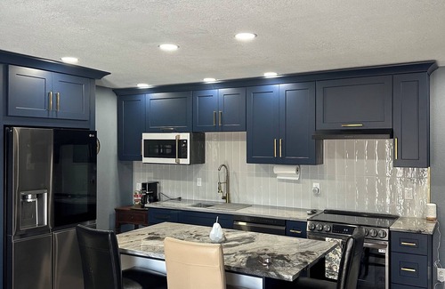 Kyle Casa | Charming Upstairs 2-bedroom townhome W/side entrance & Balcony in Kyle AC, WiFi