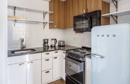 Uptown Apartamento | Charming Uptown 1BR w/ Indoor Pool, nr Lakefront Trail, by Blueground