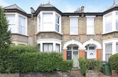 Leyton Casa | Charming Urban 2BD Flat with Garden, East London