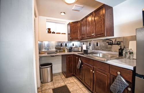 North Bergen Apartamento | Charming 1-bedroom apartment with King Size bed near NYC