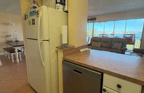 North Redington Beach Condominio | Charming 2-bedroom condo in amazing North Redington Beach with AC, WiFi
