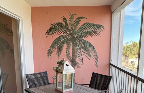 North Redington Beach Condominio | Charming 2-bedroom condo in amazing North Redington Beach with AC, WiFi