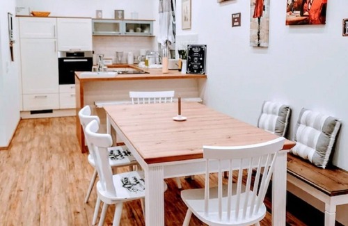 Schwandorf Casa | Encantadora casa de vacaciones "Marie Antoinette" con Wi-Fi, terraza y jardín