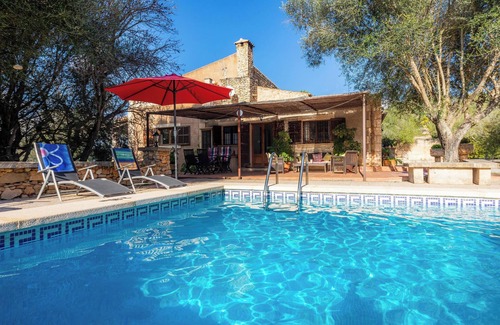 Ariany Casa | Encantadora casa de vacaciones "Cocotte" con vistas a la montaña, piscina, Wi-Fi, balcón y jardín