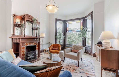 Hayes Valley Casa | Charming Victorian Oasis: Elegant & Spacious Haven