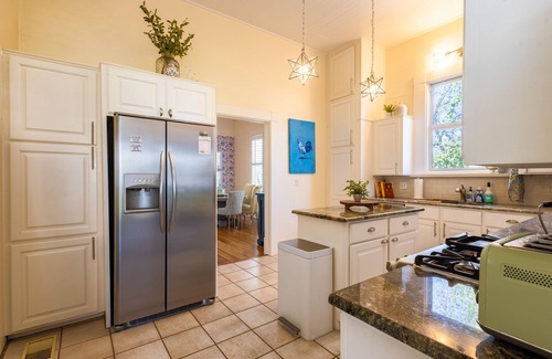 La Grange Casa | Charming Victorian Bike to Shops, Mins to Antiques & Wedding Venues