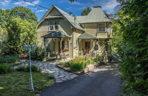 Waterloo Casa | Charming Victorian house built in 1870, Dreamy vacation