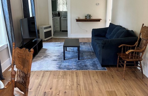 Dunsmuir Casa | Charming Victorian style, updated 2-bedroom house with AC in charming Dunsmuir