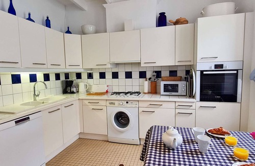 La Couarde-sur-Mer Casa | Charming village house with courtyard + parking