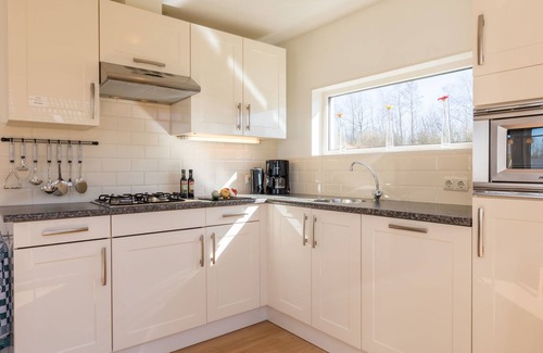 Gasselternijveen Villa | Villa tranquila junto al lago con lavadora