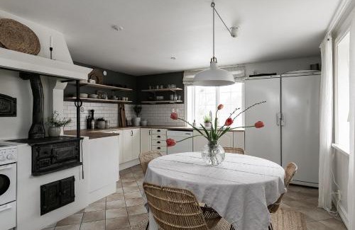 Ammeberg Villa | Charming Villa at Askersund Golf Resort