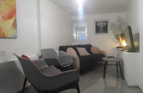 Lezignan-la-Cebe Casa | Charming village house 20min from Agde