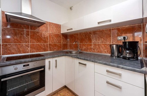 Novi Vinodolski Casa | Encantadora villa a sólo 500 metros de la playa con vistas al mar, piscina privada, barbacoa, lavadora