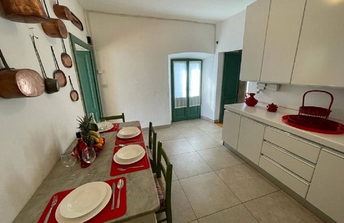 Cissano Villa | Charming villa Il Motto with pool