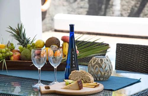 Playa Blanca Villa | Charming Villa in Playa Blanca with Private Pool