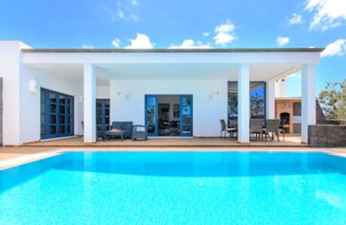 Playa Blanca Villa | Charming Villa in Playa Blanca with Private Pool