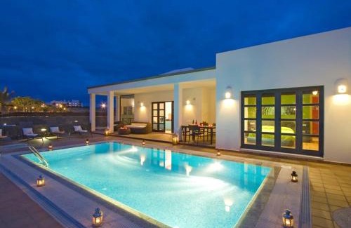 Playa Blanca Villa | Charming Villa in Playa Blanca with Private Pool
