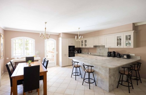 Tourrettes Villa | Encantadora villa en el sur de Francia con piscina privada y jardines