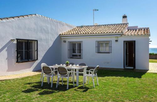 Urbanizacion Marbessa Villa | Charming Villa on the seafront