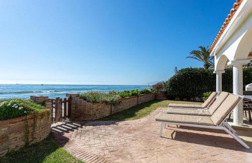 Urbanizacion Marbessa Villa | Charming Villa on the seafront