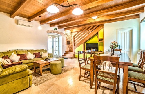 Bubani Cabina | Encantadora villa con piscina y jardín privado, a sólo 10 minutos en coche del mar