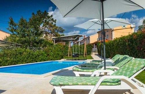 Bubani Cabina | Encantadora villa con piscina y jardín privado, a sólo 10 minutos en coche del mar
