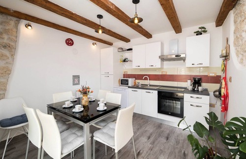 Tribalj Casa | Encantadora villa con piscina privada climatizada, barbacoa, parque infantil, lavadora
