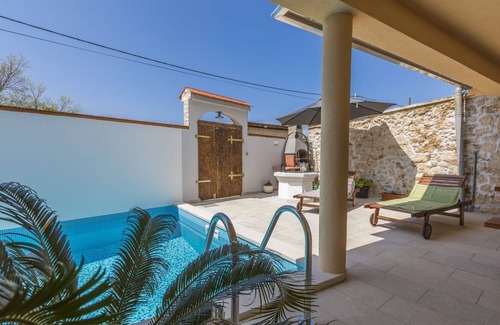 Tribalj Casa | Encantadora villa con piscina privada climatizada, barbacoa, parque infantil, lavadora