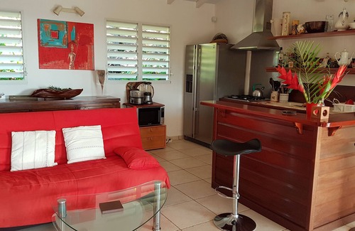 Cafeiere Villa | Encantadora villa con piscina y vistas al mar en una zona verde