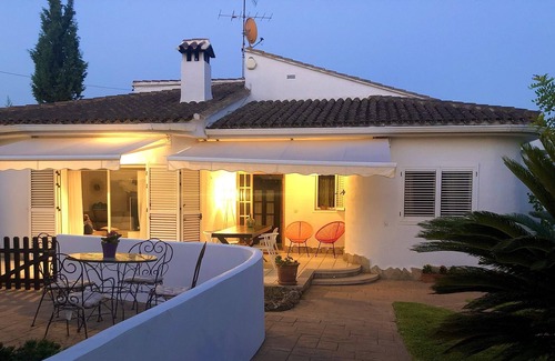 La Pobla de Vallbona Villa | Encantadora villa con piscina privada